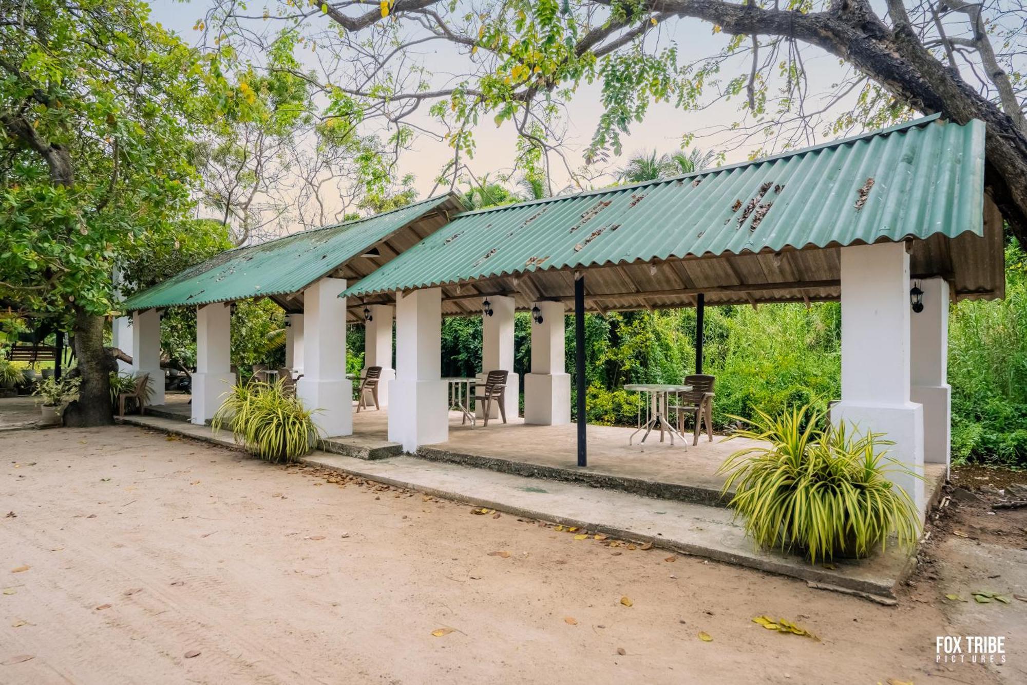Riverside Hotel Katunayaka Exterior foto